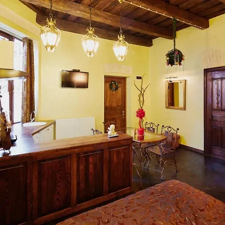 подобово на площі ринок 39 сам центр львова *