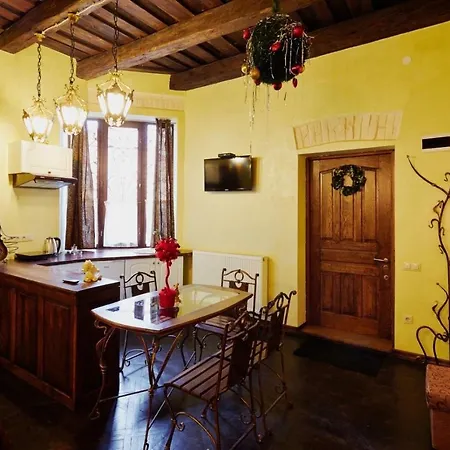 подобово на площі ринок 39 сам центр львова *