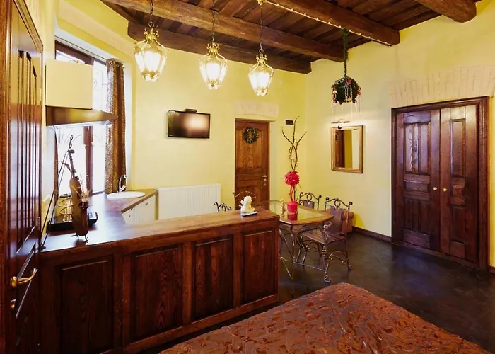 подобово на площі ринок 39 сам центр львова *