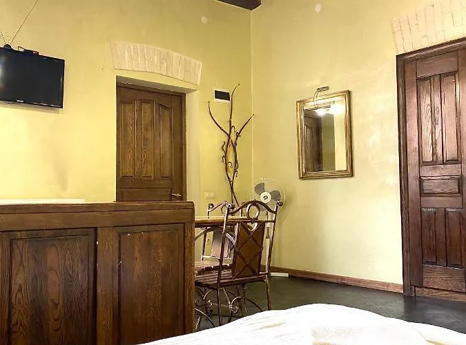 подобово на площі ринок 39 сам центр львова *