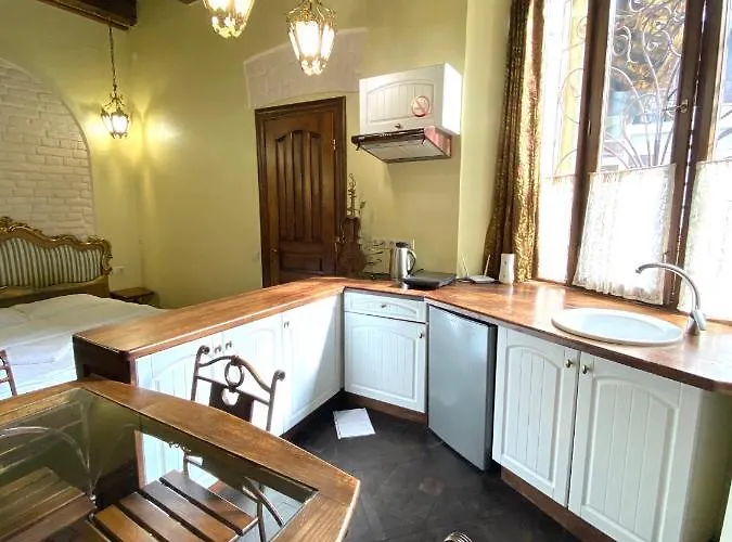 подобово на площі ринок 39 сам центр львова