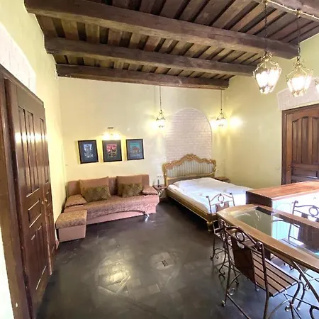 подобово на площі ринок 39 сам центр львова