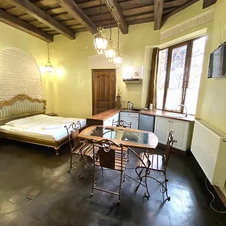 アパート подобово на площі ринок 39 сам центр львова リヴィウ