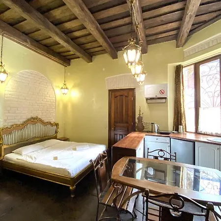 подобово на площі ринок 39 сам центр львова アパート