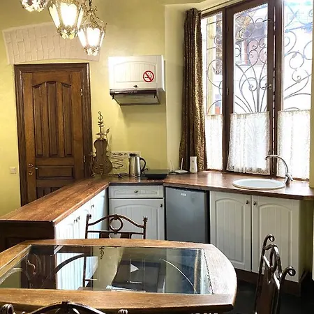 подобово на площі ринок 39 сам центр львова *