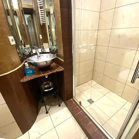 подобово на площі ринок 39 сам центр львова *