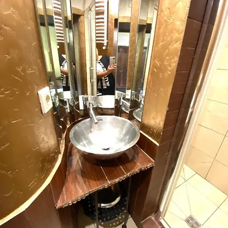 подобово на площі ринок 39 сам центр львова