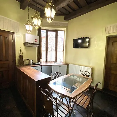 подобово на площі ринок 39 сам центр львова * リヴィウ