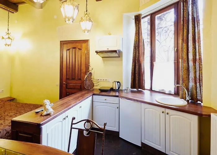 подобово на площі ринок 39 сам центр львова * Leópolis