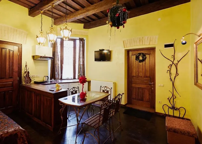 подобово на площі ринок 39 сам центр львова *