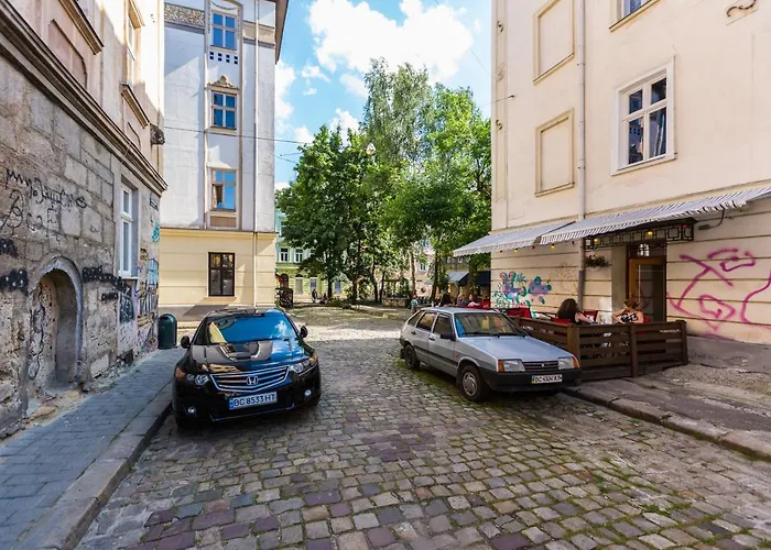 подобово на площі ринок 39 сам центр львова * Leópolis