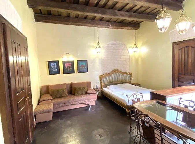 подобово на площі ринок 39 сам центр львова