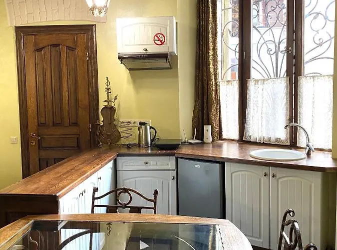 подобово на площі ринок 39 сам центр львова *