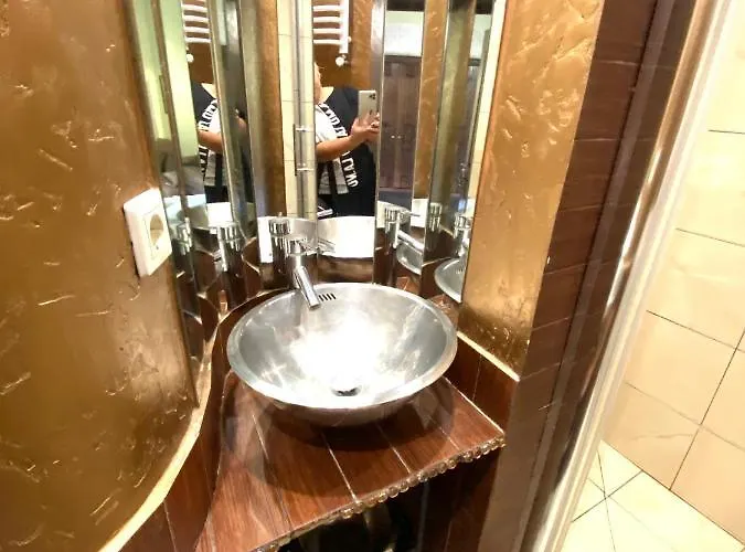 подобово на площі ринок 39 сам центр львова