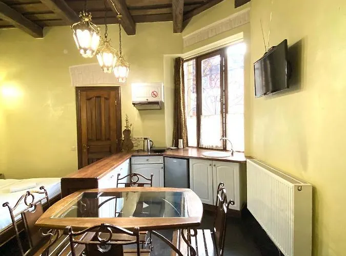 подобово на площі ринок 39 сам центр львова Leópolis