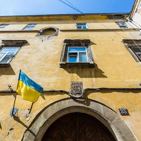 подобово на площі ринок 39 сам центр львова Apartment *