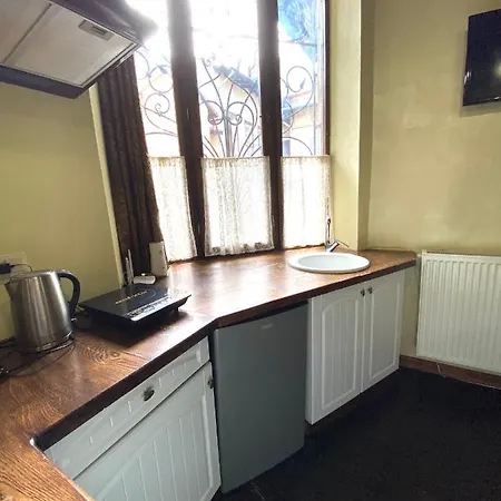 подобово на площі ринок 39 сам центр львова Apartment *